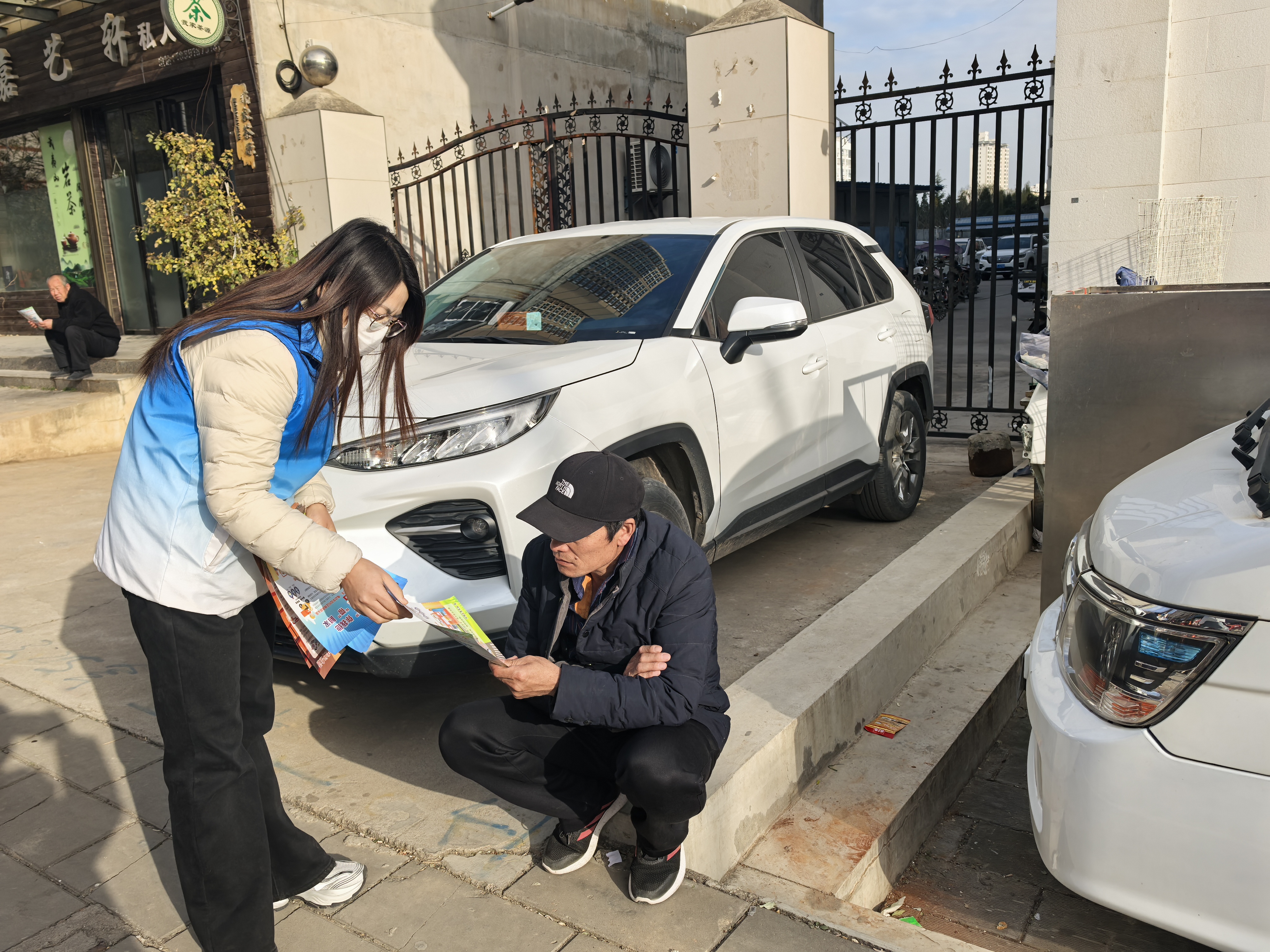 【关中社区新时代文明实践站】开展全国交通安全日宣传活动