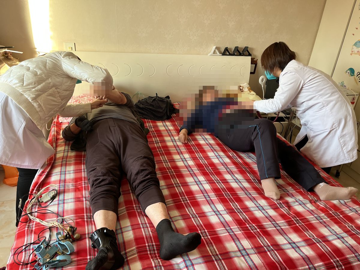 学子路社区开展“情暖冬日 健康护航”特殊居民入户慰问暨健康服务活动