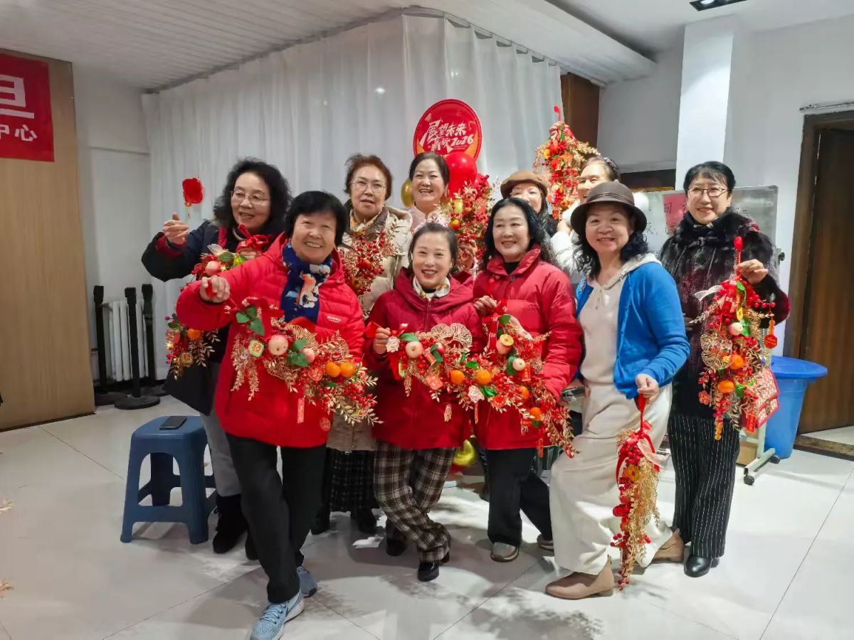 高山流水社区“邻里巧手传温暖 欢声笑语迎元旦”