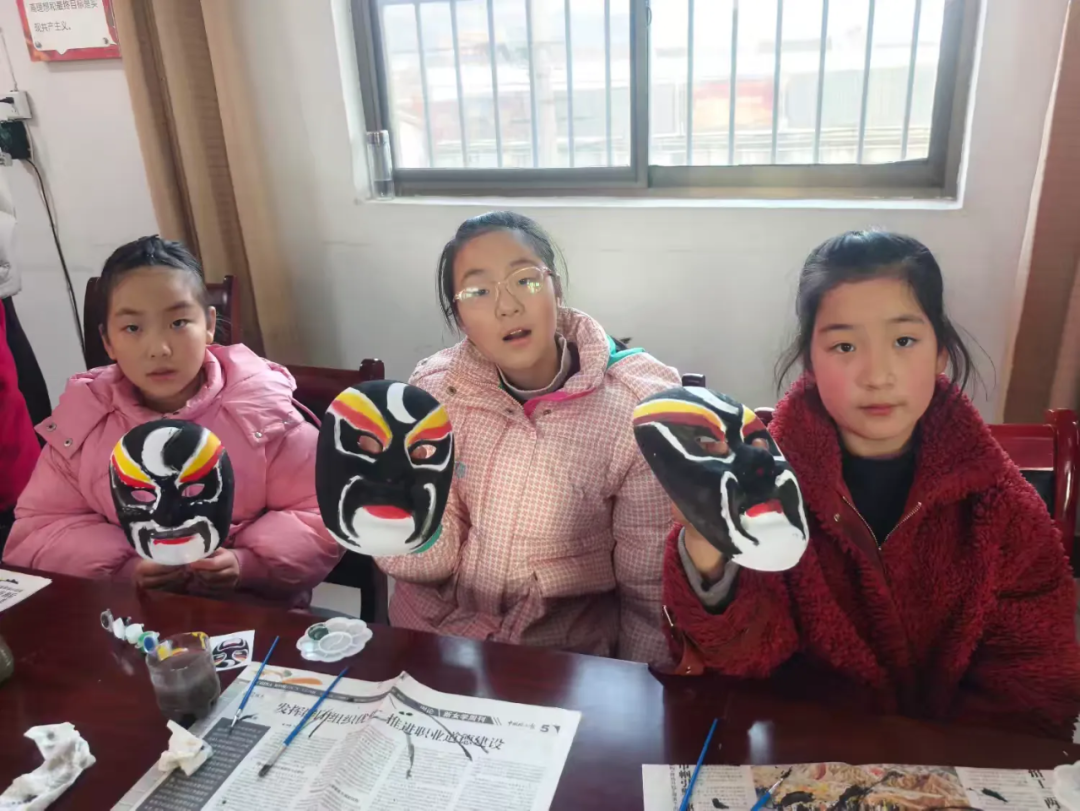 脸谱绘童趣 非遗迎新春—— 蔡家坡镇东街社区公益托管班开展脸谱绘制活动