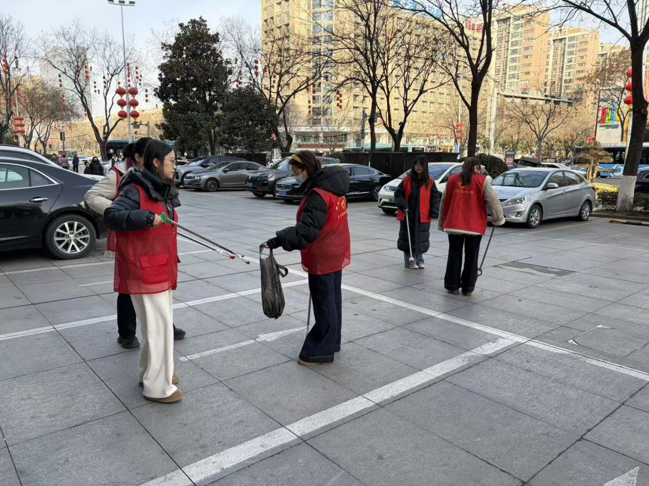 【新春走基层】学子路社区开展“洁净迎新春 志愿暖家园”环境卫生整治志愿服务活动