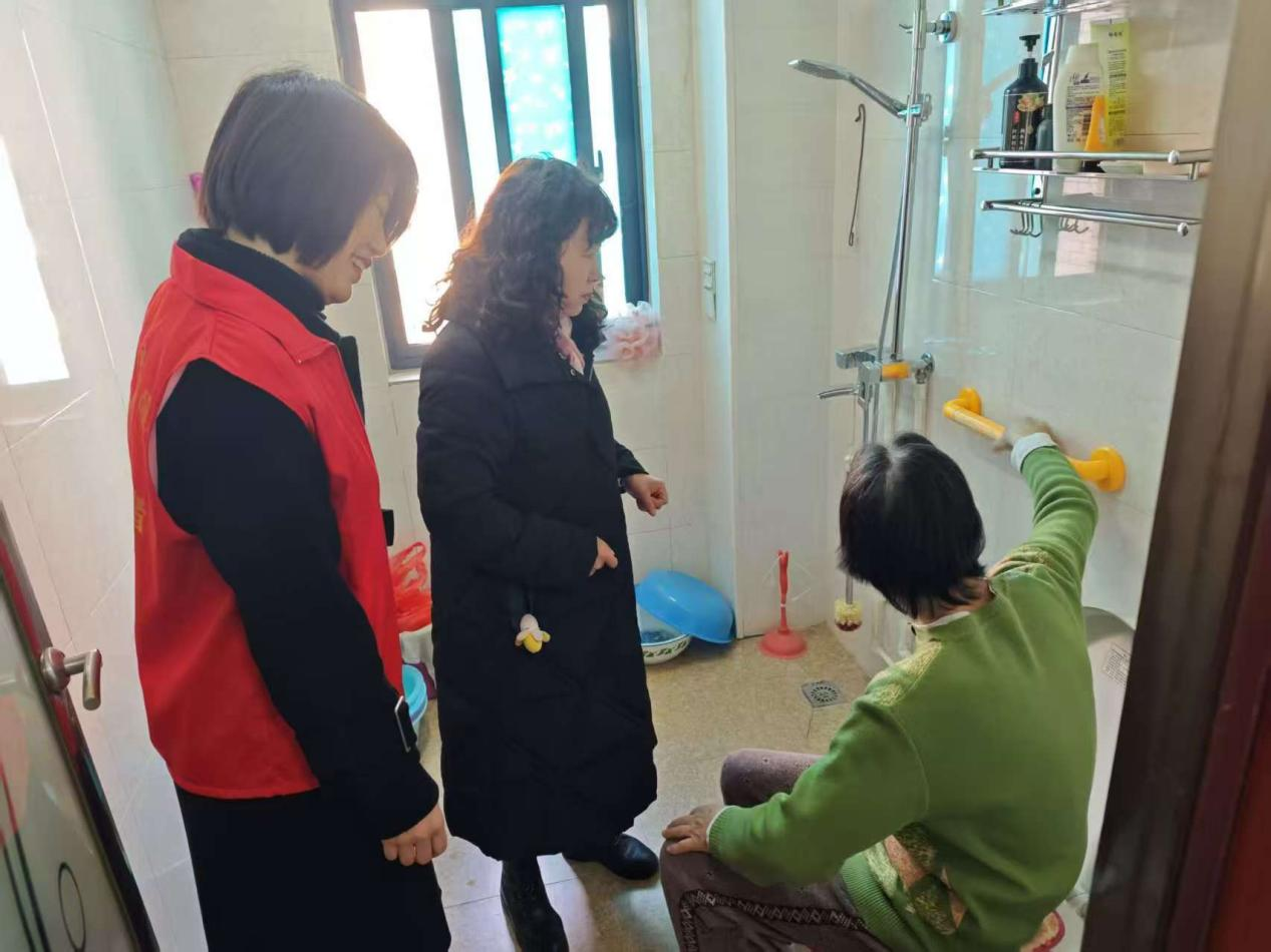 “小扶手”托起“大安全”，筑牢居家防护网