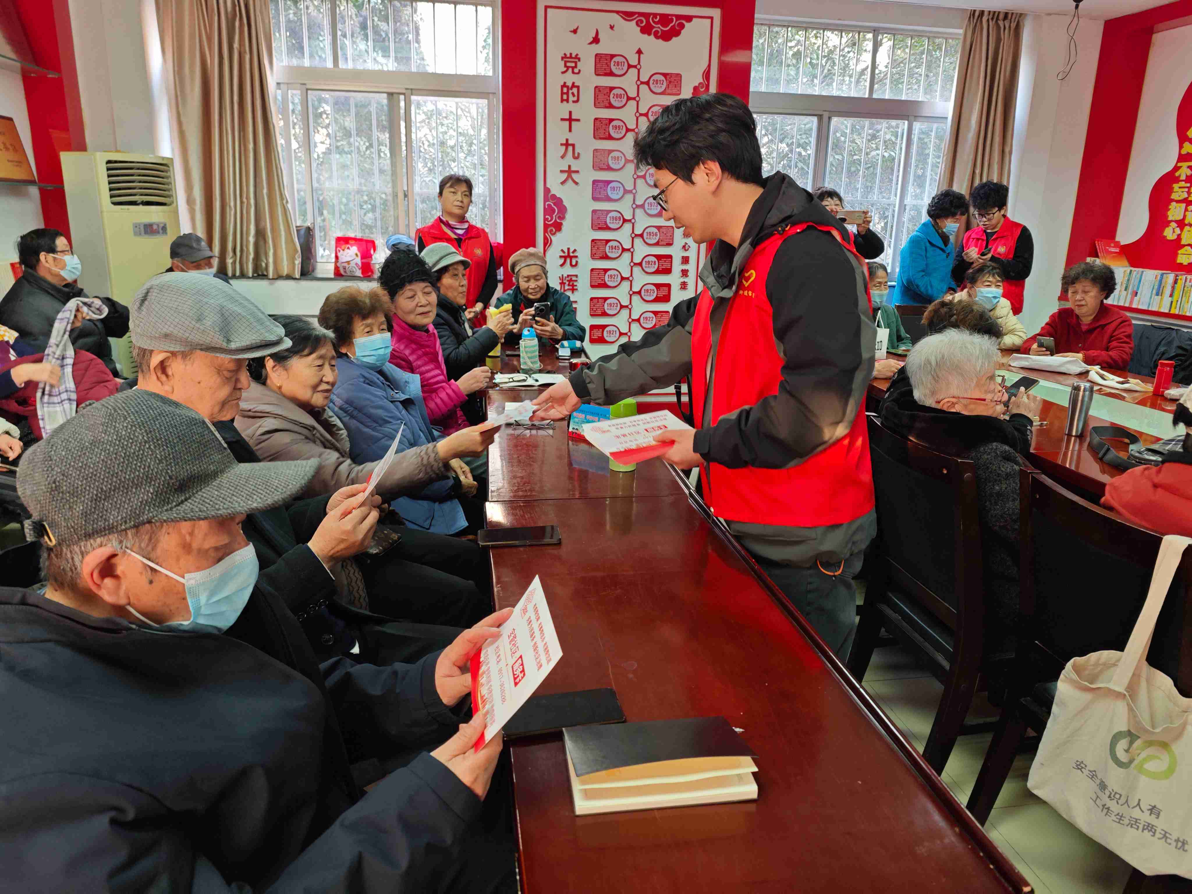 民情联络卡 架起连心桥