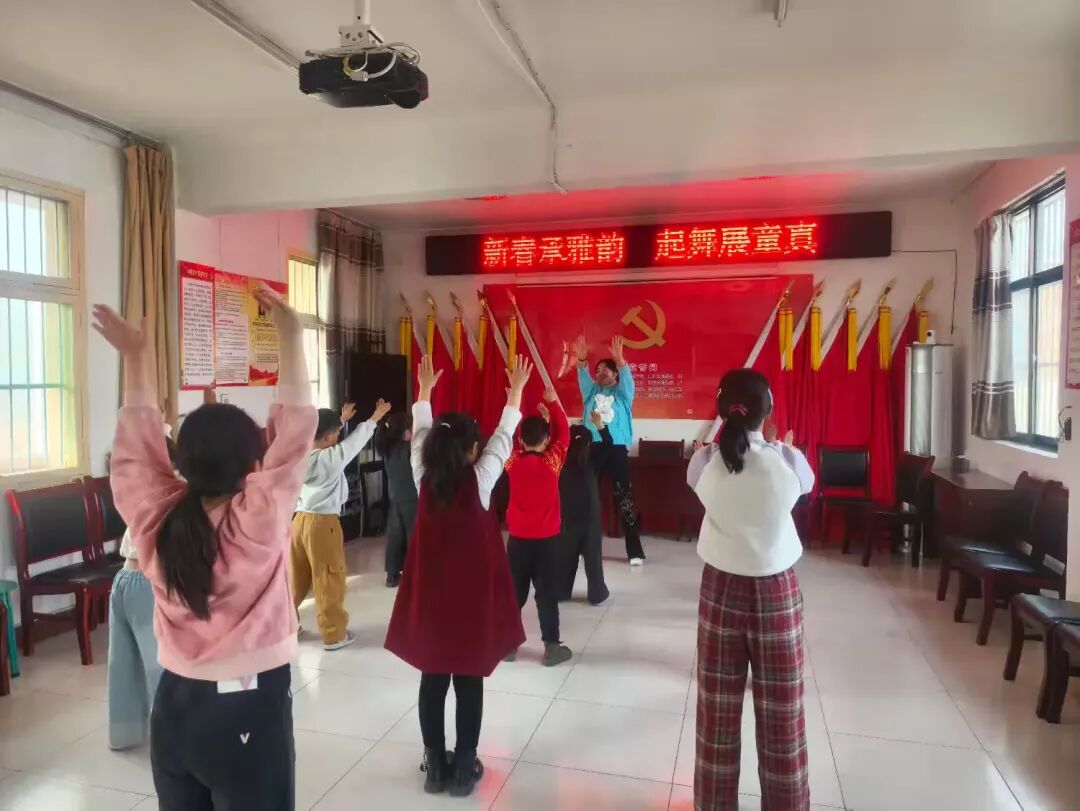 新春承雅韵 起舞展童真——蔡家坡镇东街社区公益托管班开展特色舞蹈教学活动