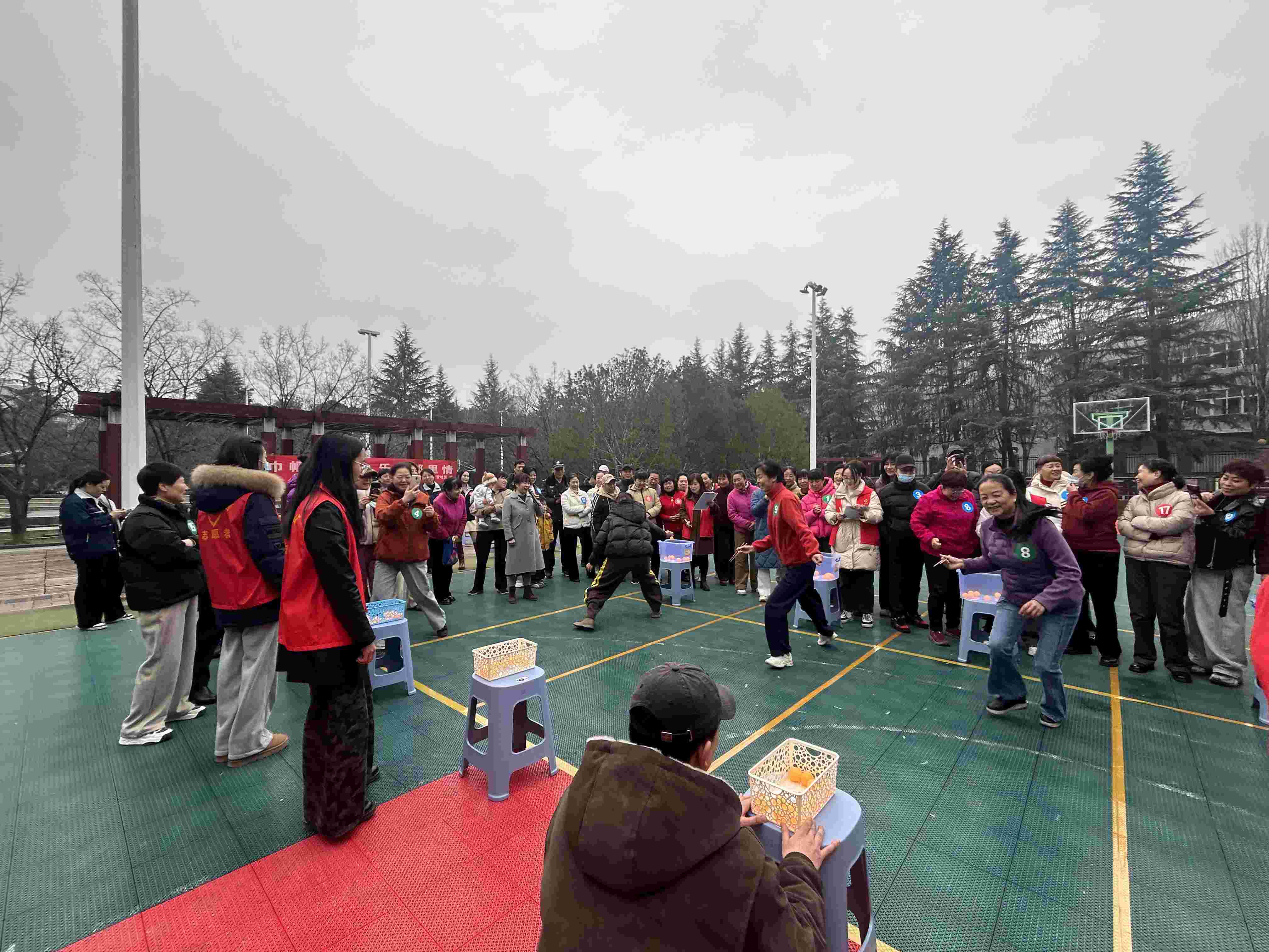 巾帼绽芳华 乐动邻里情