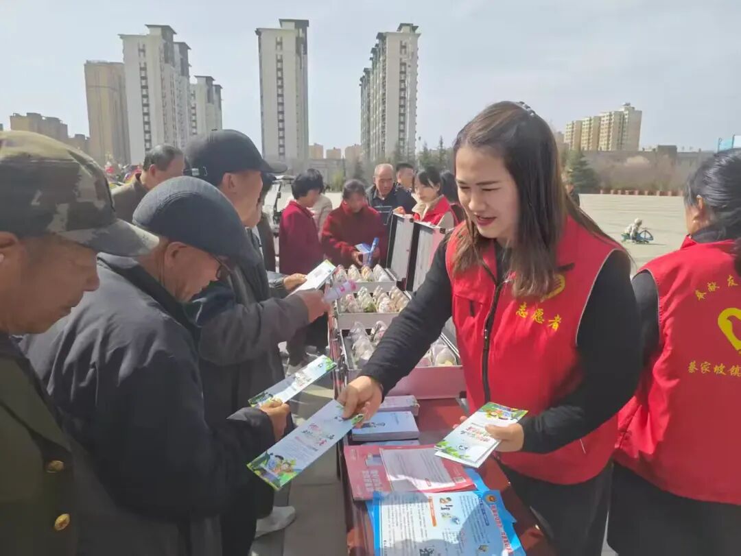 安全守护零距离  银铃相伴践初心——蔡家坡镇东街社区开展文明实践志愿服务活动